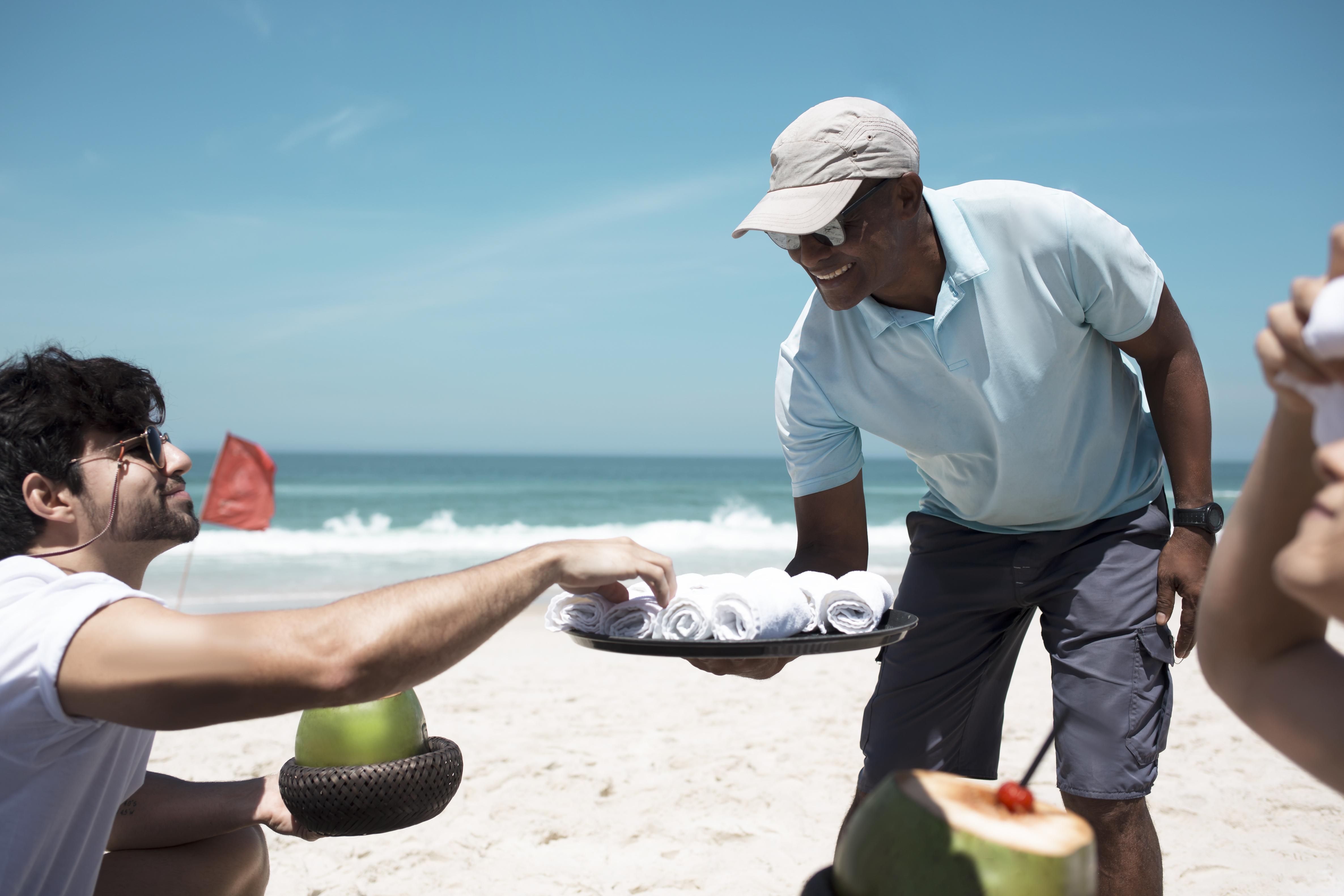 Lifestyle Laghetto Collection Hotel ริโอเดจาเนโร ภายนอก รูปภาพ A beach waiter in Cape Town, South Africa