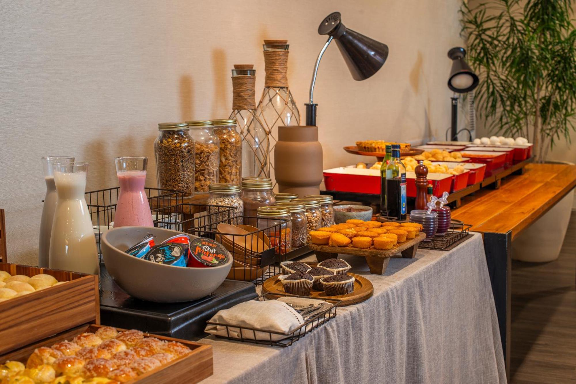 Lifestyle Laghetto Collection Hotel ริโอเดจาเนโร ภายนอก รูปภาพ A breakfast buffet