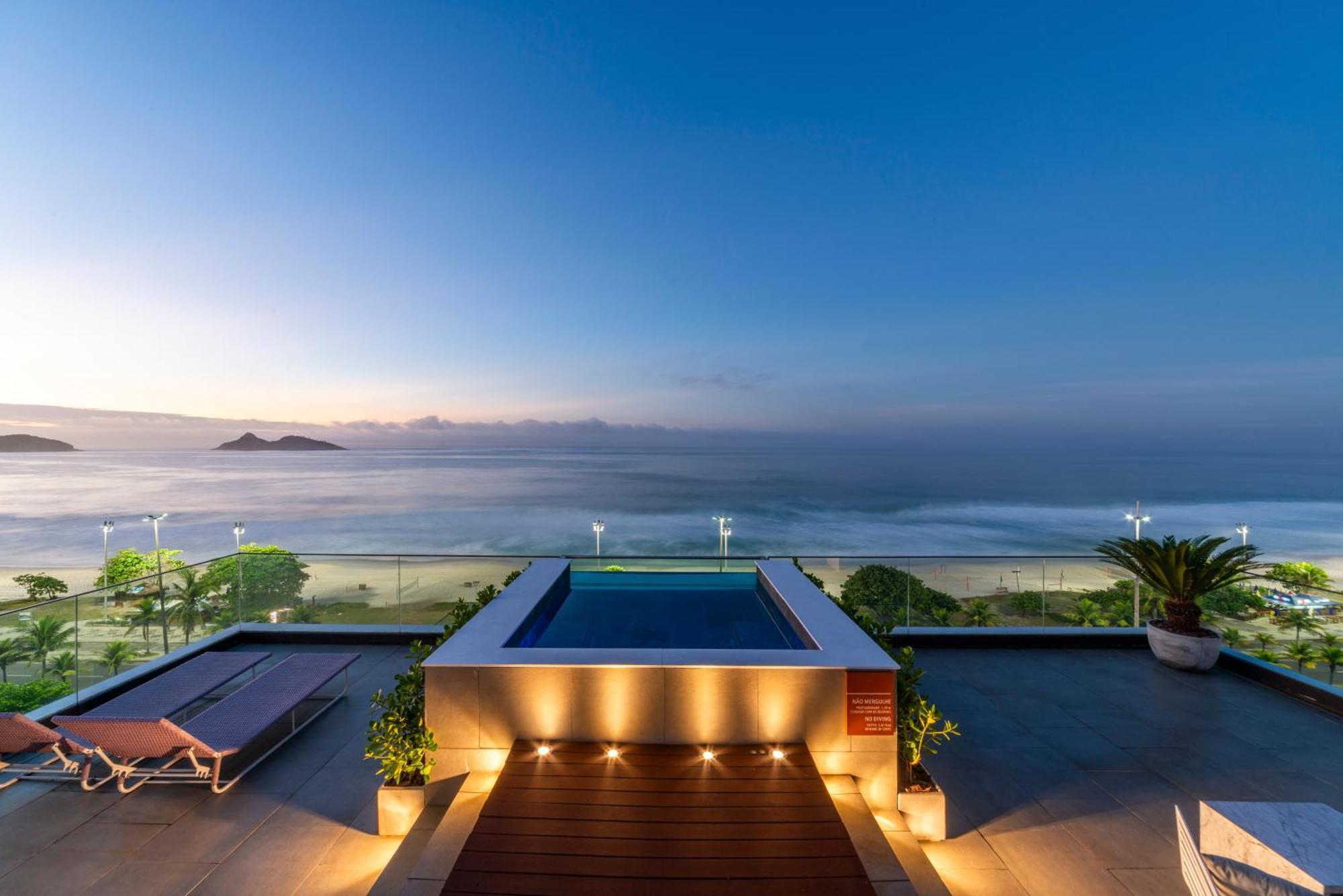 Lifestyle Laghetto Collection Hotel ริโอเดจาเนโร ภายนอก รูปภาพ The rooftop pool at the hotel
