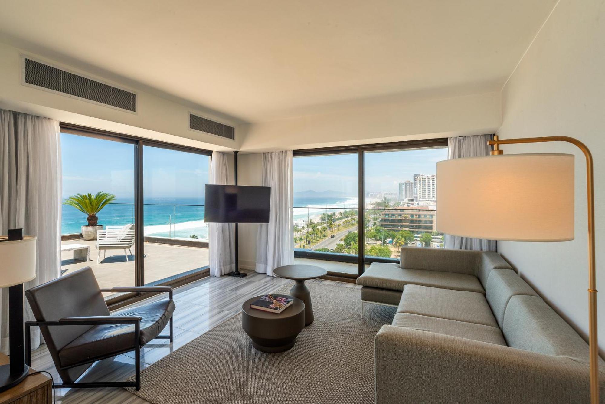 Lifestyle Laghetto Collection Hotel ริโอเดจาเนโร ภายนอก รูปภาพ A living room at the Hilton San Diego Bayfront